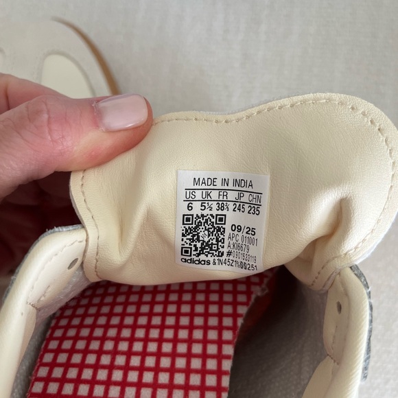 Adidas Originals Samba OG Heart Sneakers - Picture 8 of 9